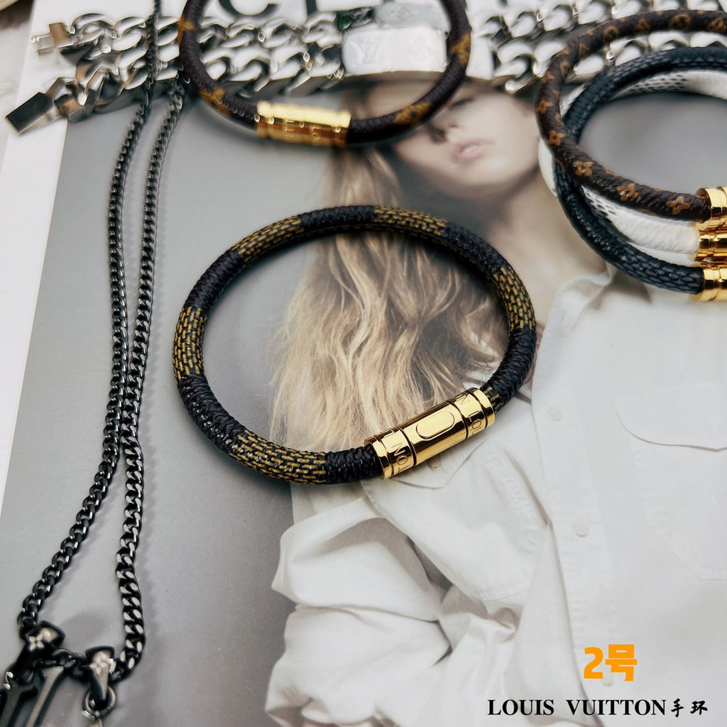 This leather bracelet is understated yet sophisticated, with a timeless appeal.